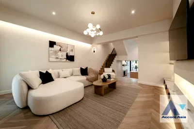 ทาวน์โฮม สุขุมวิท 46 : 🔼🔽 AccomA 📩 Newly renovated,Pet friendly 5 BR Townhouse @Regent 71 (AA43782)