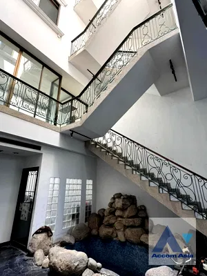 Townhouses for sale Rama 4 Road : 🔼🔽 AccomA 📩  5 BR Townhouse in Phra Khanong Nuea (AA43747)