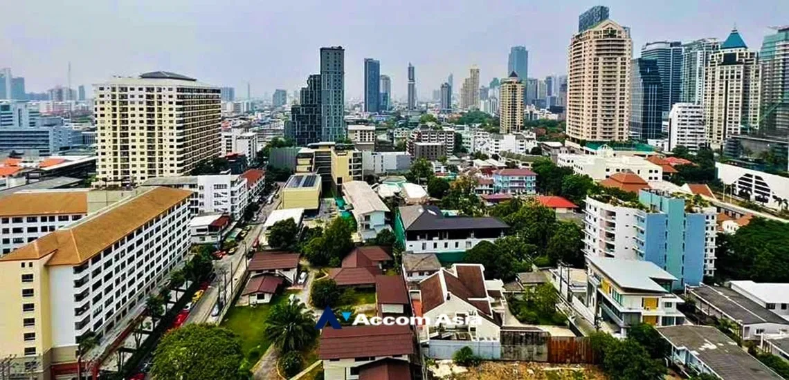 รูป 🔼🔽 AccomA 📩  Stylish condominium with full-width windows and built-in décor in Sathorn (AA34862) - รูปที่ 16/17