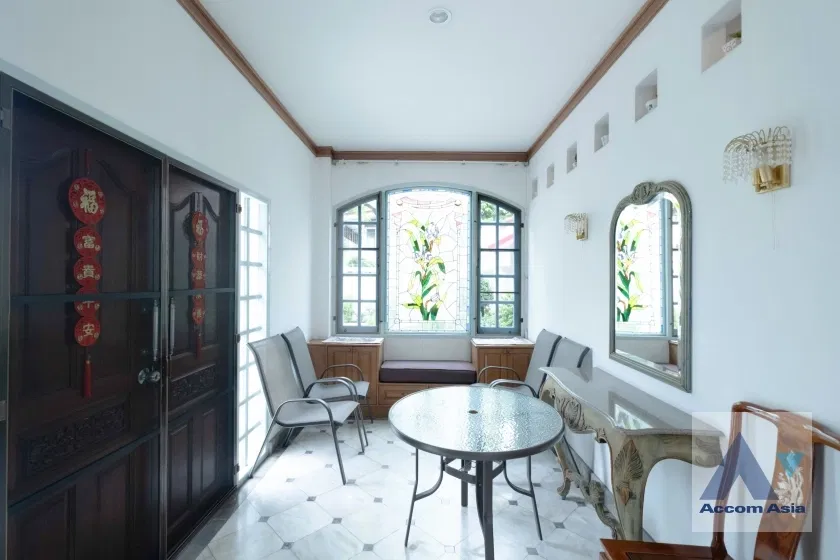 picture 🔼🔽 AccomA 📩 Classic House in Serene Garden with Spacious Layout (AA36987) - 13/20