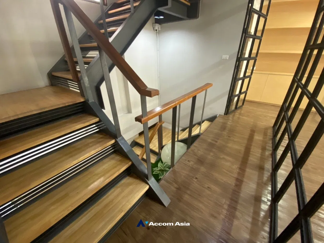 รูป 🔼🔽 AccomA 📩  Modern open-layout house in Punnawithi with high ceilings and natural light (AA15293 - รูปที่ 15/20