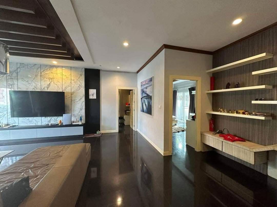 picture Pattaya House with Private Pool in Pattaya Beach Side Thepprasit Road inside a safe and transquil village - 10/18