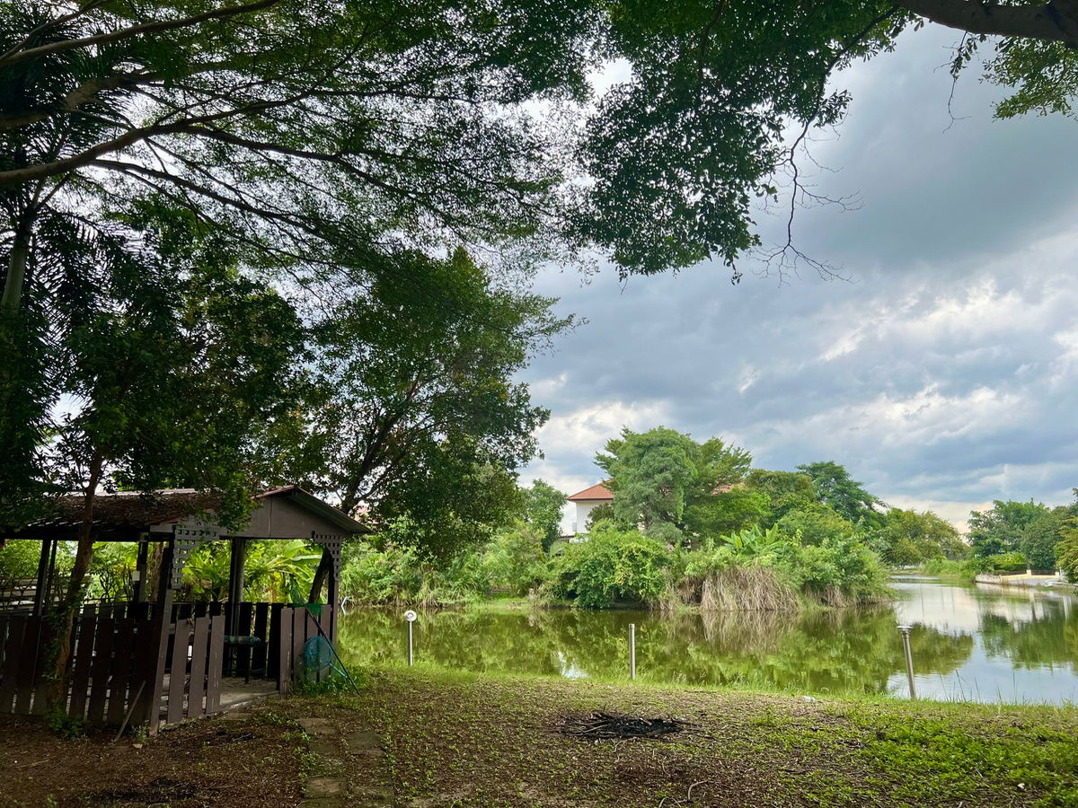 รูป ⭐ ขายด่วน! บ้านเดี่ยว 2 ชั้น Garden Lagoona – บ้านริมน้ำ สไตล์รีสอร์ท บรรยากาศสงบ ร่มรื่น เหมาะกับการพักผ่อนและ Work From Home พื้นที่รอบบ้านเยอะ - รูปที่ 26/29
