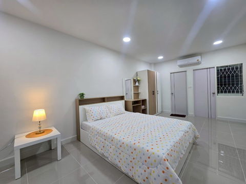 ให้เช่า  101 แมนชั่น ห้องรีโนเวทใหม่ ในซอย ลาดพร้าว 101  เฟอร์นิเจอร์พร้อมเข้าอยู่ 