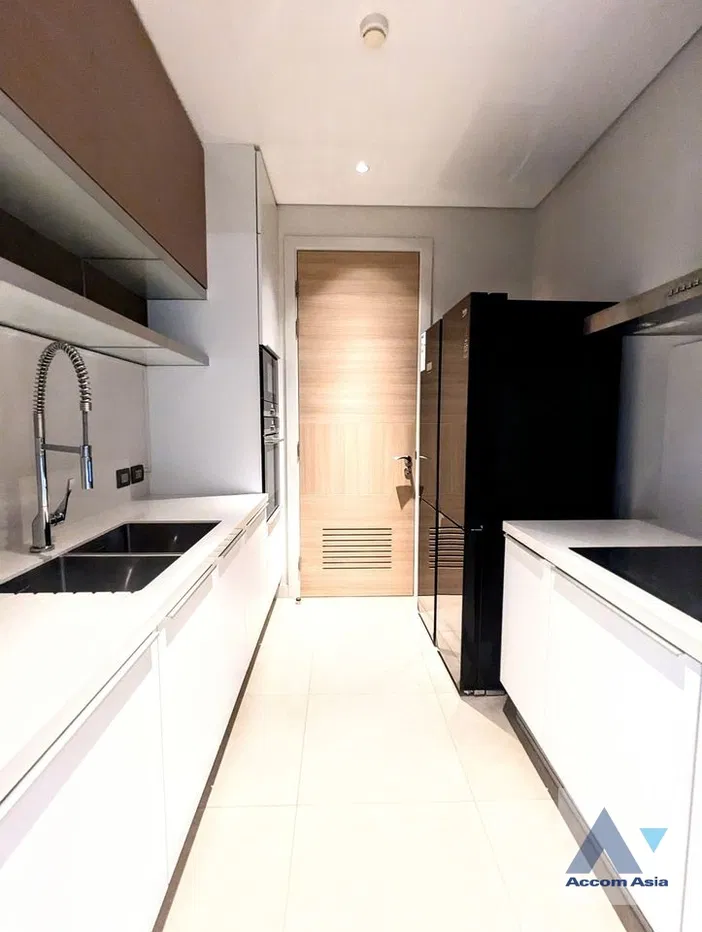 รูป 🔼🔽 AccomA 📩 Newly renovated 3 BR Condominium @Sindhorn Residence (AA41685) - รูปที่ 3/9