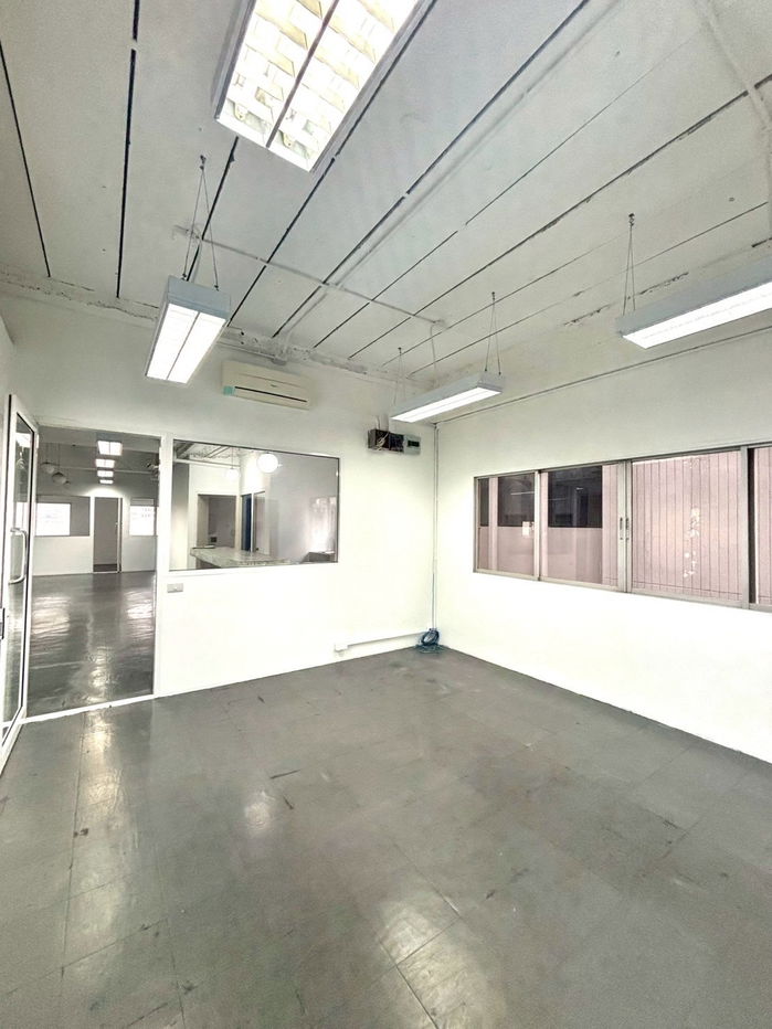 picture Office for rent (Thonglor) approximately 700 meters from BTS Thonglor Station. - 16/16