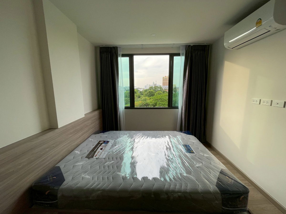 picture Condo for sale at Golden Laem Chabang, closest to the industrial estate. Convenient transportation, near Sukhumvit Road and Makro - 2/5