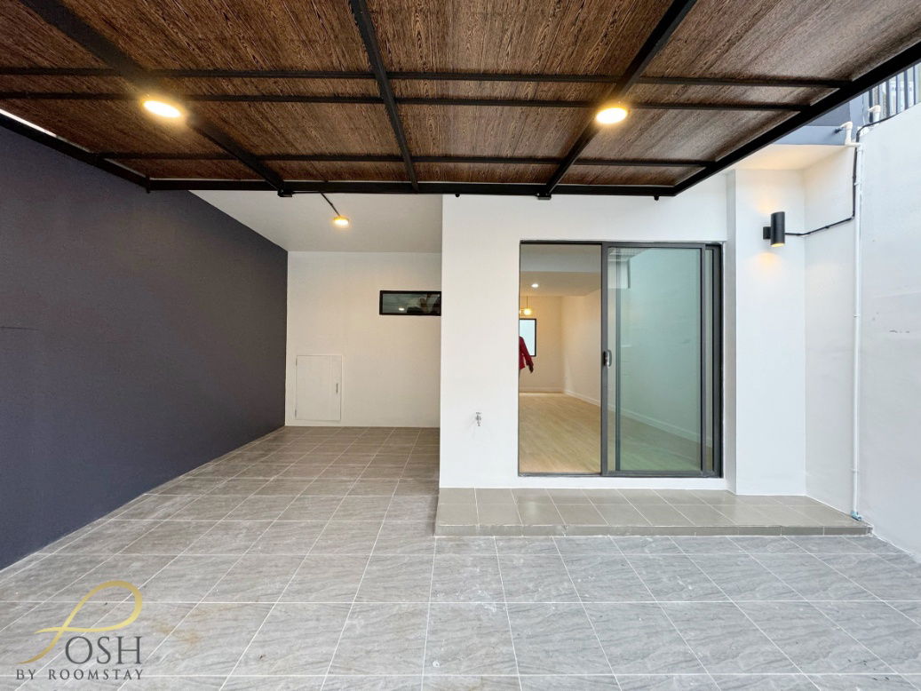 picture Newly Renovated Two-Storey Townhouse 3 Bedrooms, 2 Bathrooms - 20/20