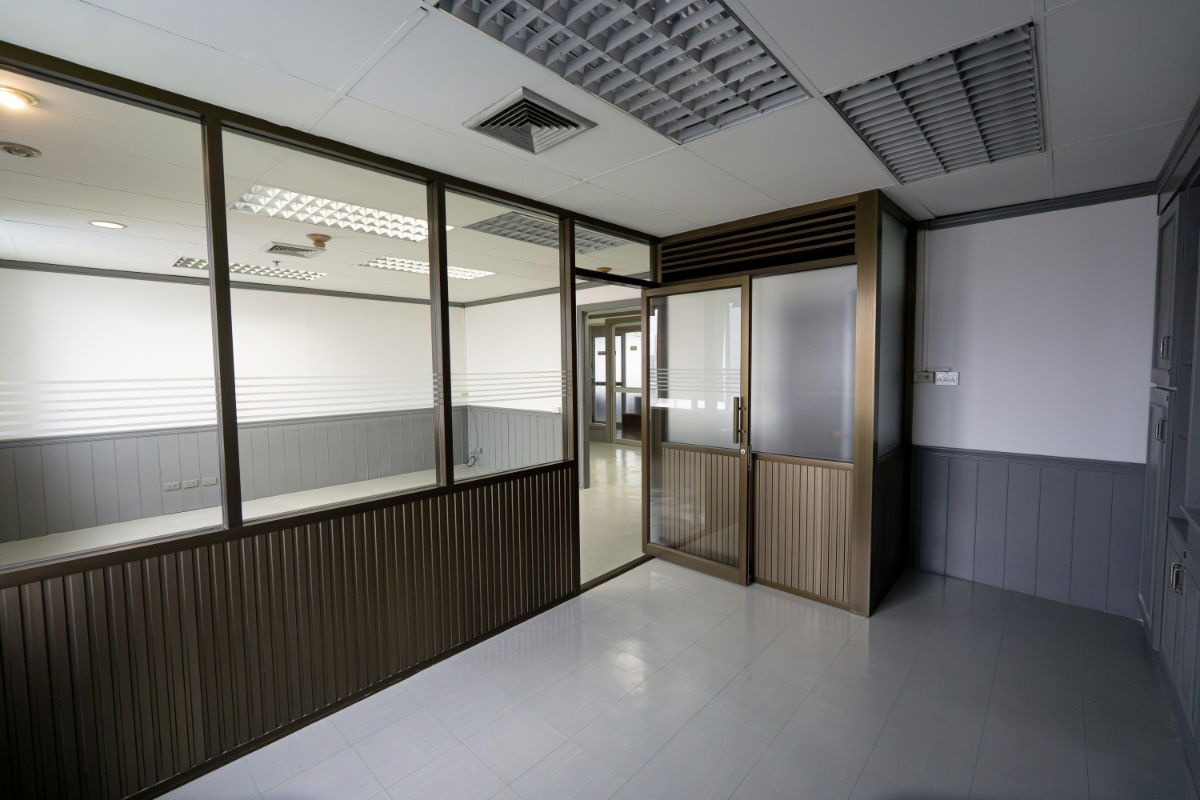 picture Office For Rent Forum Tower #MRT Huai Khwang - 6/13