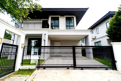 Houses for rent : New House Setthasiri Pattanakarn