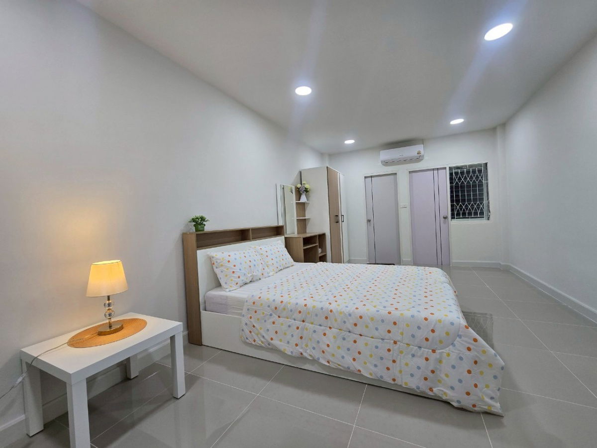 รูป ให้เช่า  101 แมนชั่น ห้องรีโนเวทใหม่ ในซอย ลาดพร้าว 101  เฟอร์นิเจอร์พร้อมเข้าอยู่  - รูปที่ 4/6