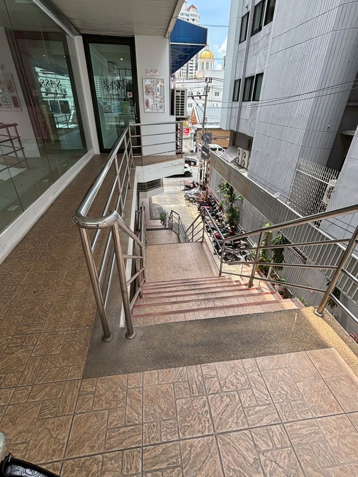 picture Office for rent (Thonglor) approximately 700 meters from BTS Thonglor Station. - 7/26