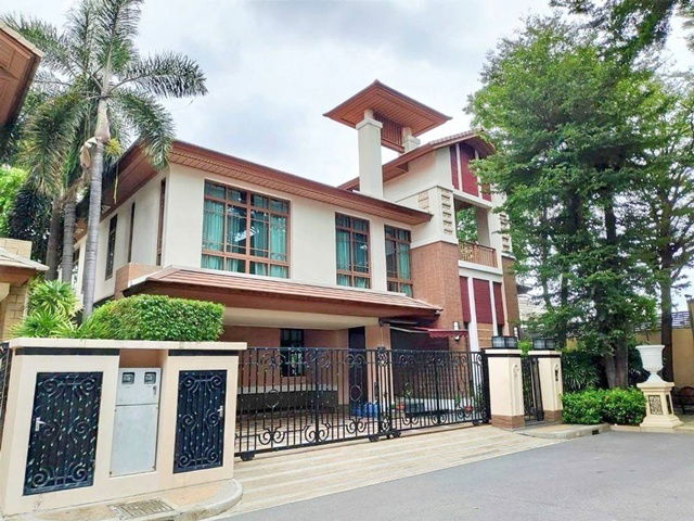 picture Sukhumvit Hospital 400m. Thonglor Ekkamai BTS Phra Khanong. 500 m. 4BED Luxurious 3-story house - 5/8