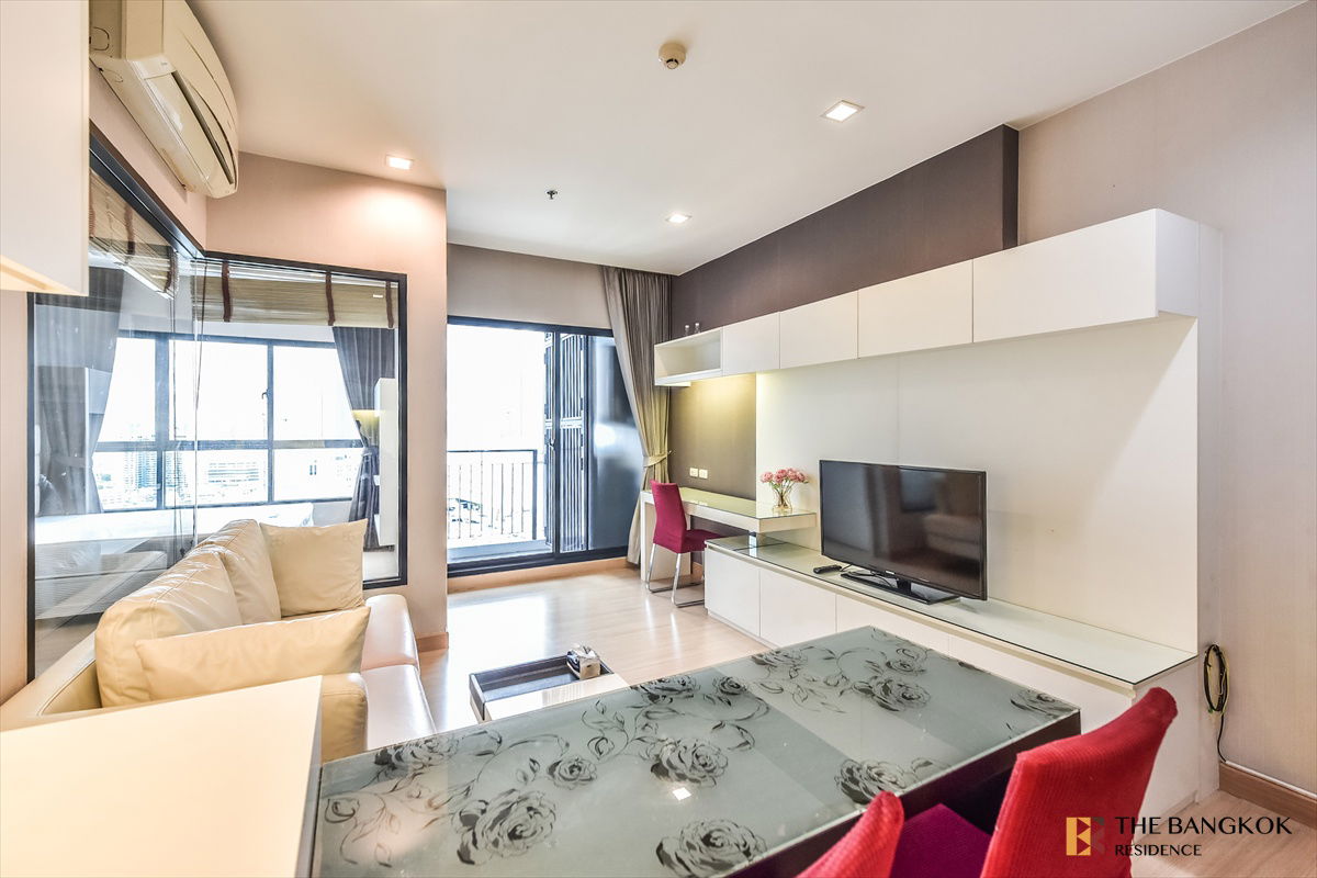 picture Urbano Absolute Sathon-Taksin ✨ Beautiful unit, high floor, open view 🏙️ Near BTS Krung Thonburi - 3/16