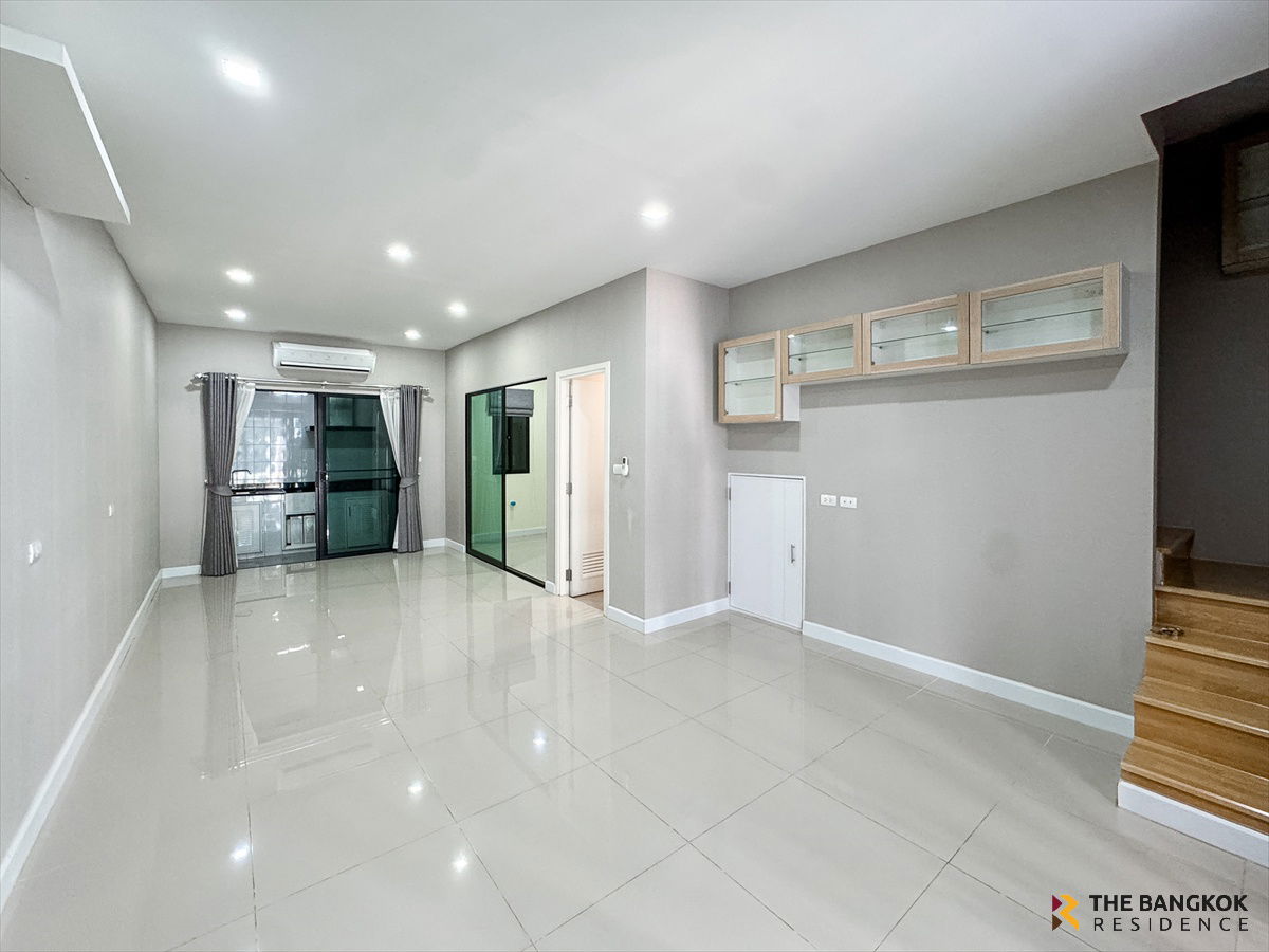 picture 🏡 3 Storey Townhome,Patio Watcharapol-Ramintra Near MRT Watcharapol  - 4/25