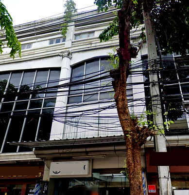 Shophouses for rent Siam University : MRT SamYot 290m. Sampeng Market 700 m. 4-story commercial building for rent 20 sq.wa. 320 sq.m. Silp