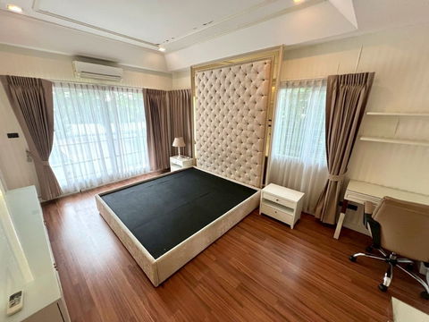 For Rent 2-Storey Detached House (Corner Unit) Chaiyapruk Ramintra – Wongwaen 2 🐶Pet-friendly🐱 have maid’s house