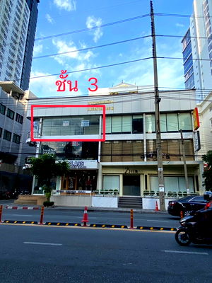 Office for rent Srinakharinwirot University Prasanmit Campus : Office for rent (Thonglor) approximately 700 meters from BTS Thonglor Station.