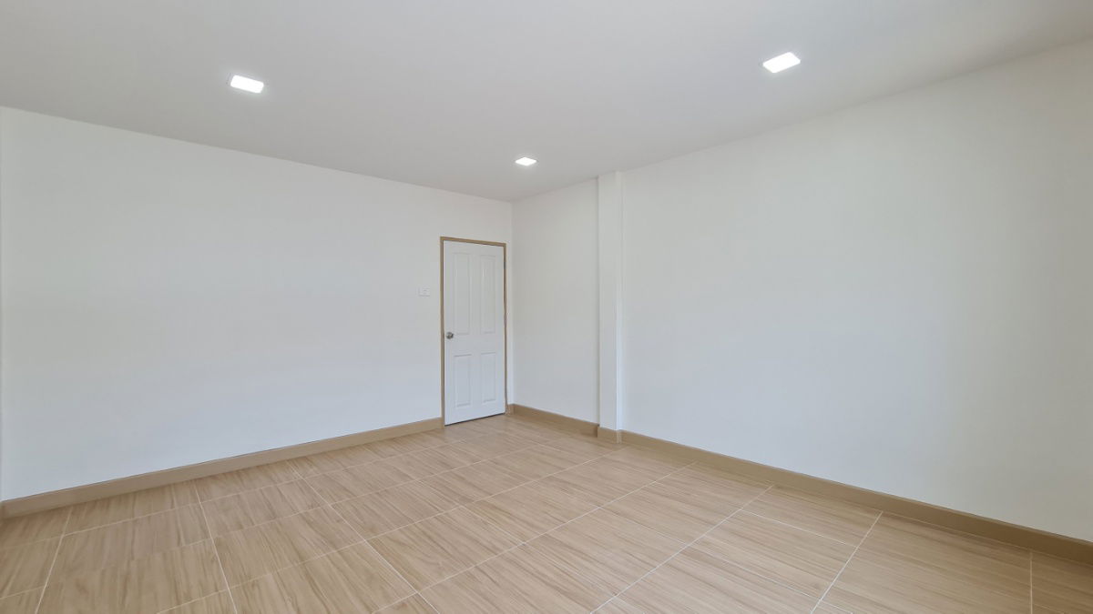 รูป 🏡 S460 [ขาย] ทาวน์เฮาส์ 2 ชั้น หมู่บ้านเคซี รามอินทรา 7 📍 MRT สถานีเศรษฐบุตรบำเพ็ญ / มีนบุรี) 💰 เพียง 1,850,000 บาท (รวมโอน) - รูปที่ 6/18