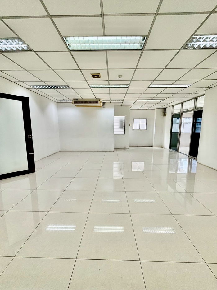 picture Office for rent (Thonglor) approximately 700 meters from BTS Thonglor Station. - 3/8
