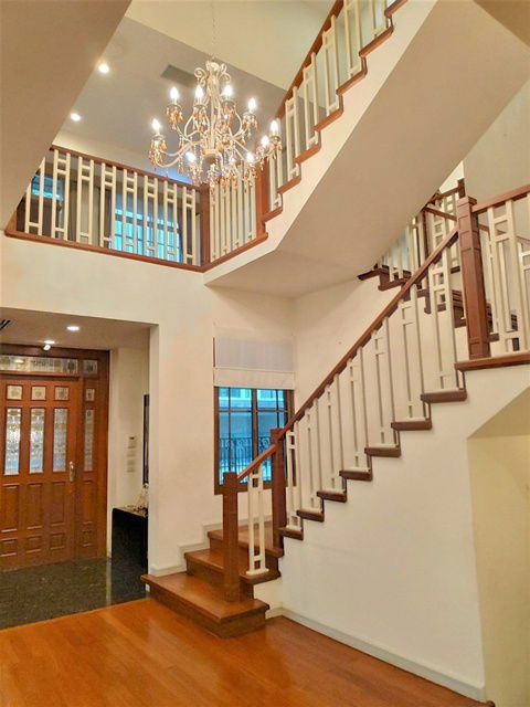 picture Sukhumvit Hospital 400m. Thonglor Ekkamai BTS Phra Khanong. 500 m. 4BED Luxurious 3-story house - 4/8