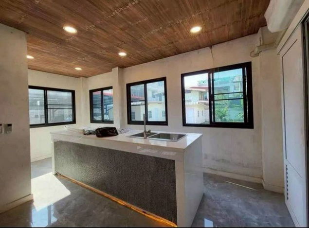 รูป HR2804บ้านพร้อมที่ดินใหญ่ 200 ตร.วา กลางดุสิต เหมาะสำหรับทำร้านอาหาร Fine Dining, Café พรีเมียม, Wine Bar หรือ Destination Restaurant - รูปที่ 2/6