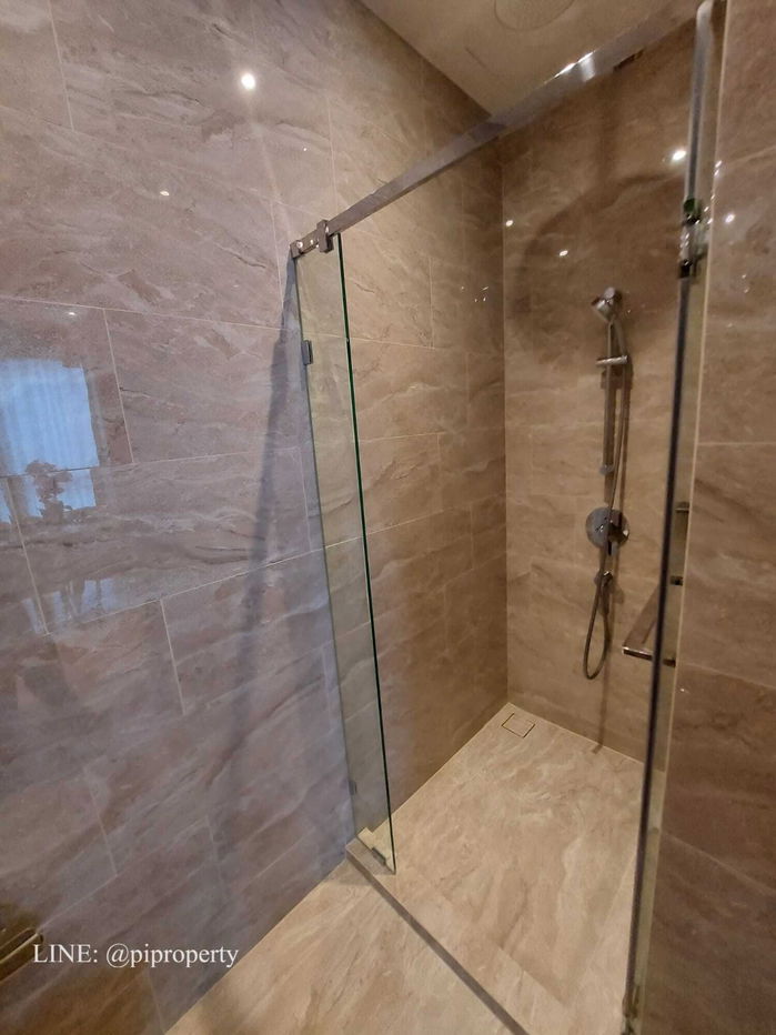 picture ​Experience an elevated lifestyle in this stunning corner unit at Ashton Asoke Rama 9.  - 10/37