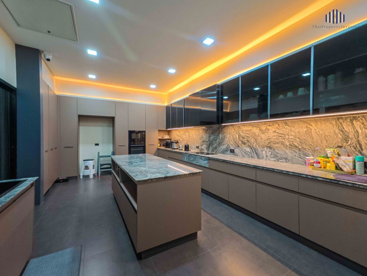 picture Newly built, luxurious, private home office with a focus on functionality and multiple parking spaces in the Don Mueang area! Land area: 167 sq wah,  - 12/18