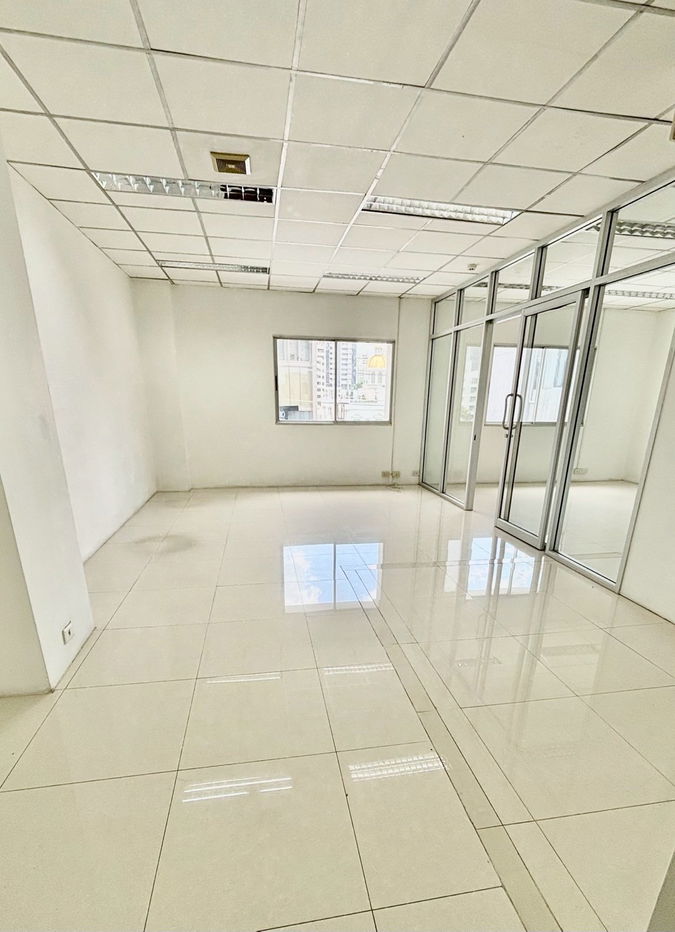 picture Office for rent (Thonglor) approximately 700 meters from BTS Thonglor Station. - 4/8