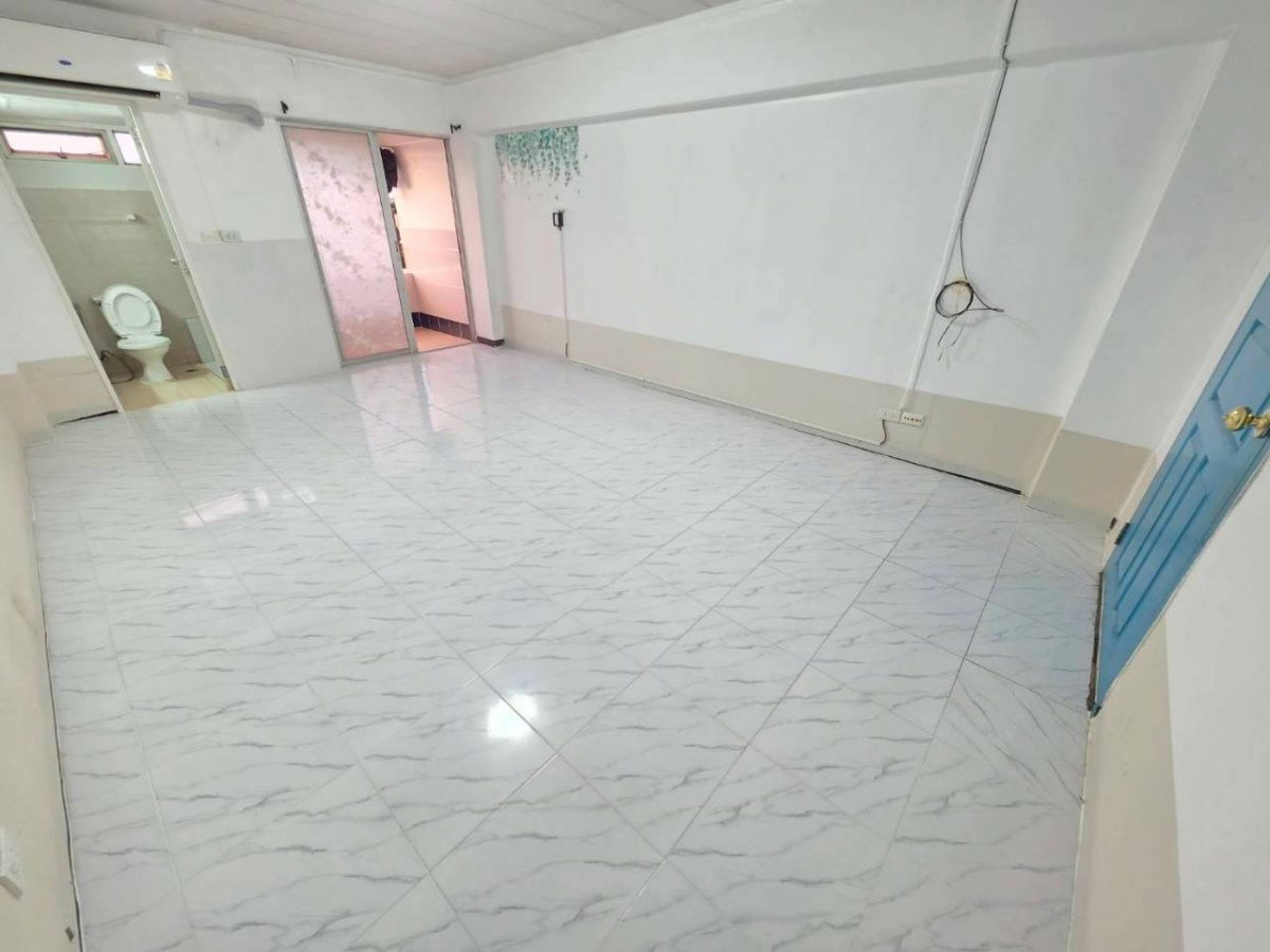 picture Condo for rent Soi Ladphrao 102 , near sky train station Ladphrao83 - 1/7