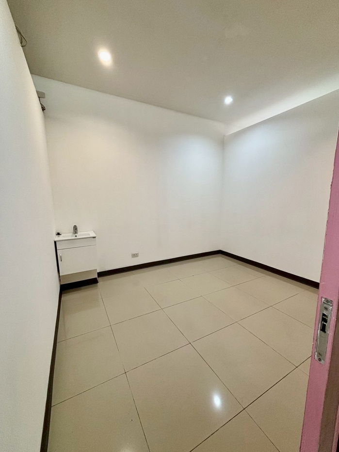 picture Office for rent (Thonglor) approximately 700 meters from BTS Thonglor Station. - 21/26