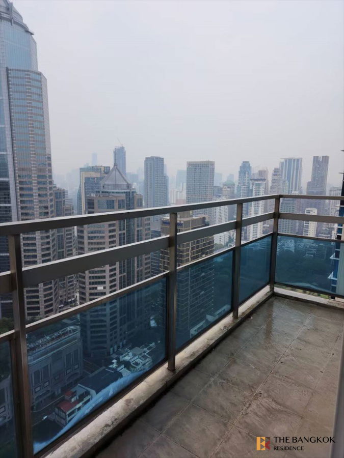 picture Athenee Residence 🌟 High-floor, Spacious Unit in Prime Location 🏙️ Near BTS Ploenchit   - 10/10