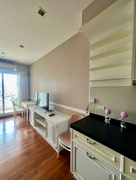  Ivy Sathorn. 1bed 42sqm. Available now! Line id: @pfagent