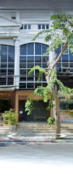 in Yaowarat area MRT SamYot 290m. Sampeng Market 700 m. 4-story commercial building for rent 20 sq.w