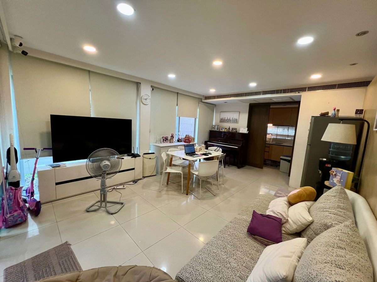 picture For Sale | 3-Storey Corner Townhome at Noble Cube Pattanakarn | Newly Renovated with Premium Materials - 6/35