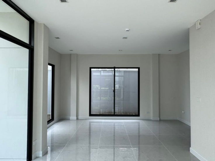 picture P0217 For Sale Bangkok Boulevard Ramkhamhaeng - Wongwaen - 5/17