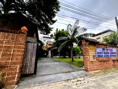 บ้านเดี่ยว ถนนสังคมสงเคราะห์ : ขายบ้านเดี่ยวหรู สไตล์รีสอร์ท ซอยลาดพร้าว 38 ทำเลใจกลางเมือง ใกล้ MRT ลาดพร้าว – ที่ดินขนาดใหญ่ พร้อมสระว่ายน้ำและเรือนรับรอง