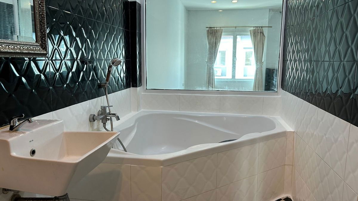 picture WS2853 [For rent] 4-storey commercial building next to Central Rattanathibet 📍 MRT Nonthaburi Intersection 💰 Rent: 30,000 baht/month - 1/6