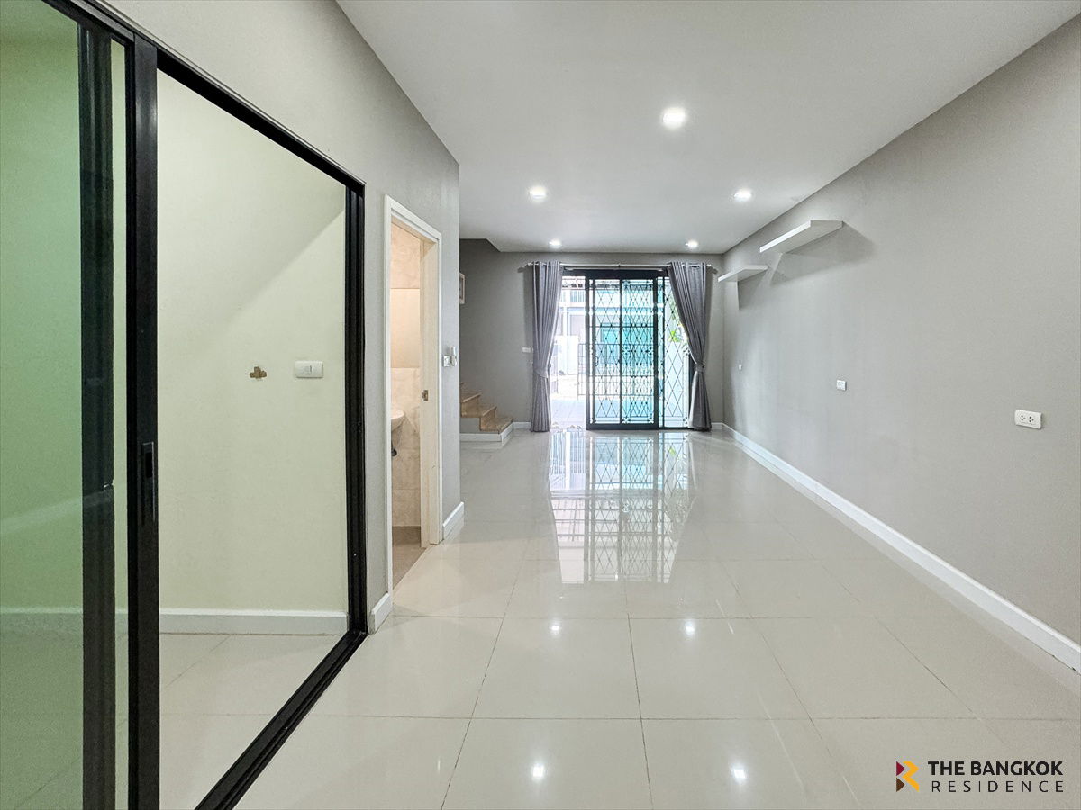 picture 🏡 3 Storey Townhome,Patio Watcharapol-Ramintra Near MRT Watcharapol  - 12/25