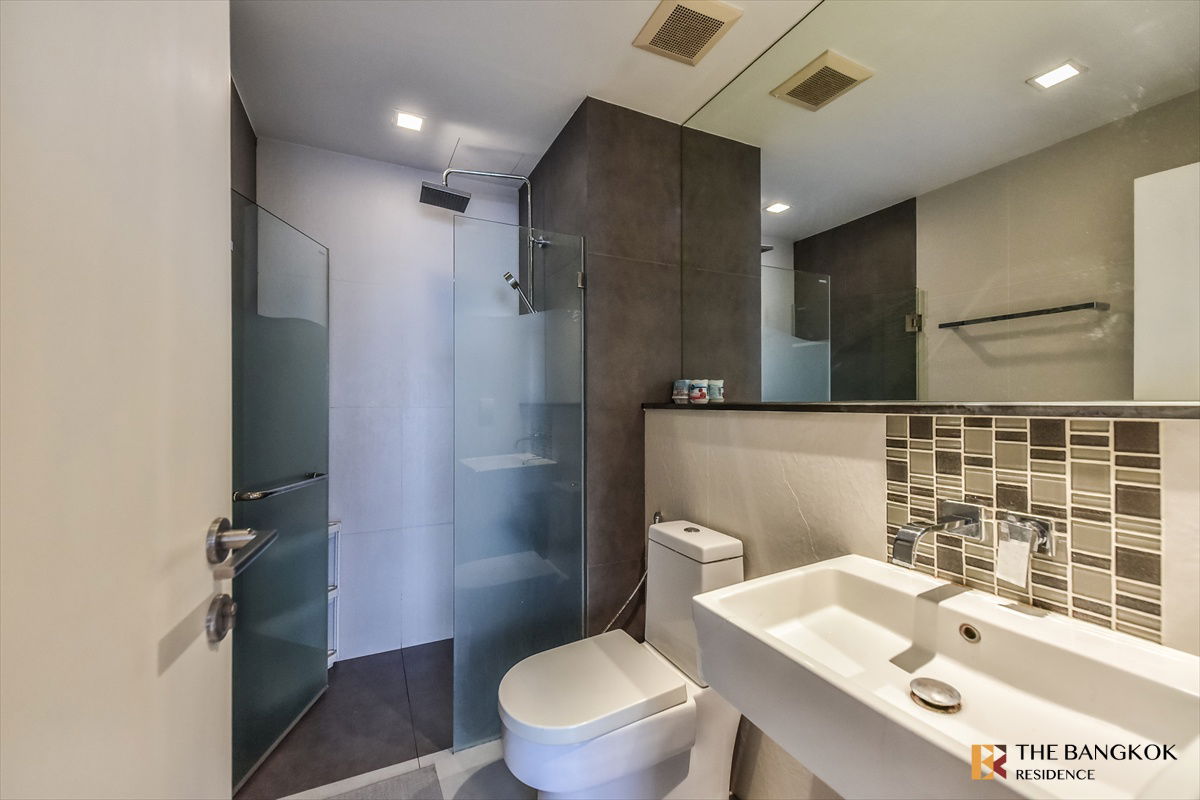picture Urbano Absolute Sathon-Taksin ✨ Beautiful unit, high floor, open view 🏙️ Near BTS Krung Thonburi - 15/16