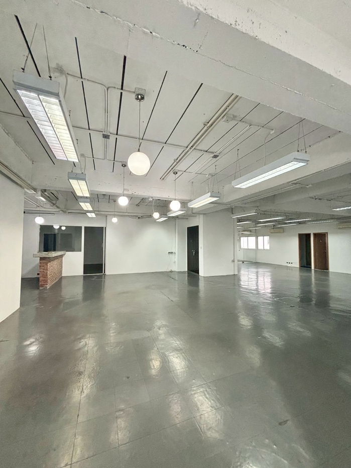 picture Office for rent (Thonglor) approximately 700 meters from BTS Thonglor Station. - 15/16