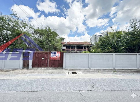 Land with Stylish 2-Storey House for Sale in the City – Near MRT & Bang Son Market