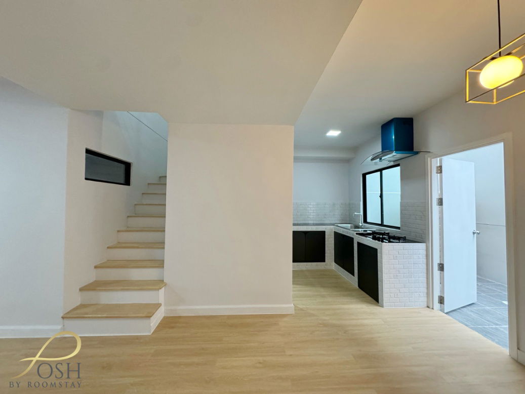 picture Newly Renovated Two-Storey Townhouse 3 Bedrooms, 2 Bathrooms - 5/20