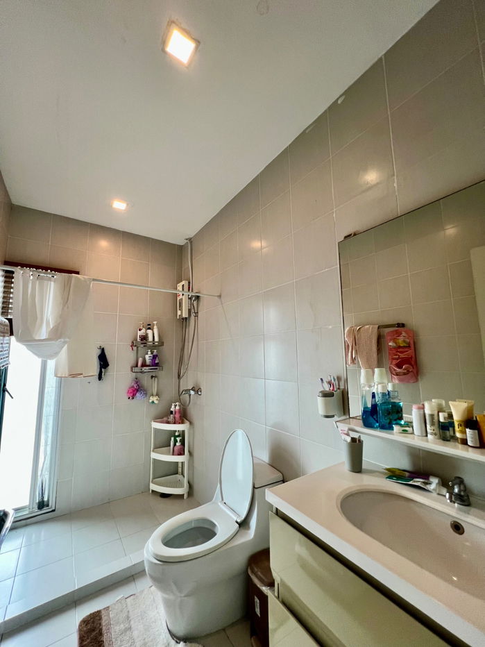 picture For Sale | 3-Storey Corner Townhome at Noble Cube Pattanakarn | Newly Renovated with Premium Materials - 20/35