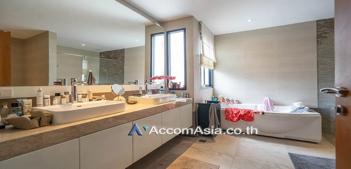 picture 🔼🔽 AccomA 📩 Renovated executive home with private pool in gated community (AA13419) - 13/19