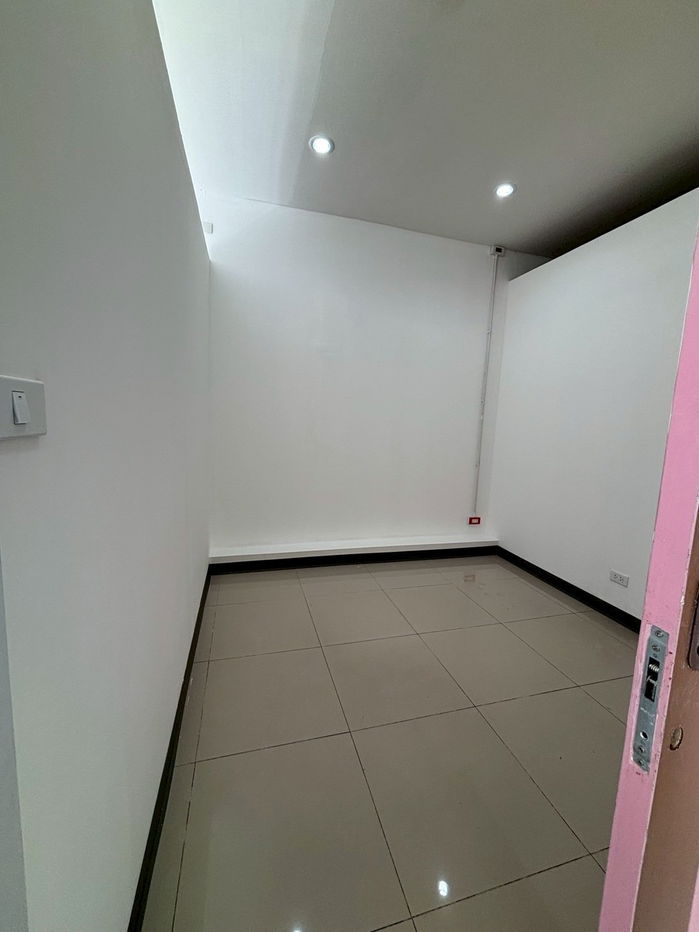 picture Office for rent (Thonglor) approximately 700 meters from BTS Thonglor Station. - 26/26