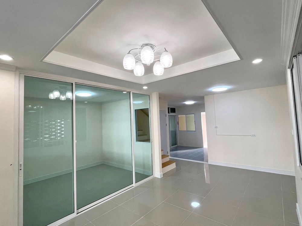 รูป ขายบ้านแฝด บ้านร่มไม้ บางใหญ่ ตกแต่งใหม่ พร้อมเข้าอยู่ ใกล้เซ็นทรัลเวสต์เกต รถไฟฟ้า และทางด่วน เข้า-ออกเมืองสะดวก - รูปที่ 8/23