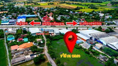 Land for sale : Urgent sale! 7-rai large plot of land, Suphan Buri. Only 100 meters down an alley, Selling for only 10,000 baht per square wah.