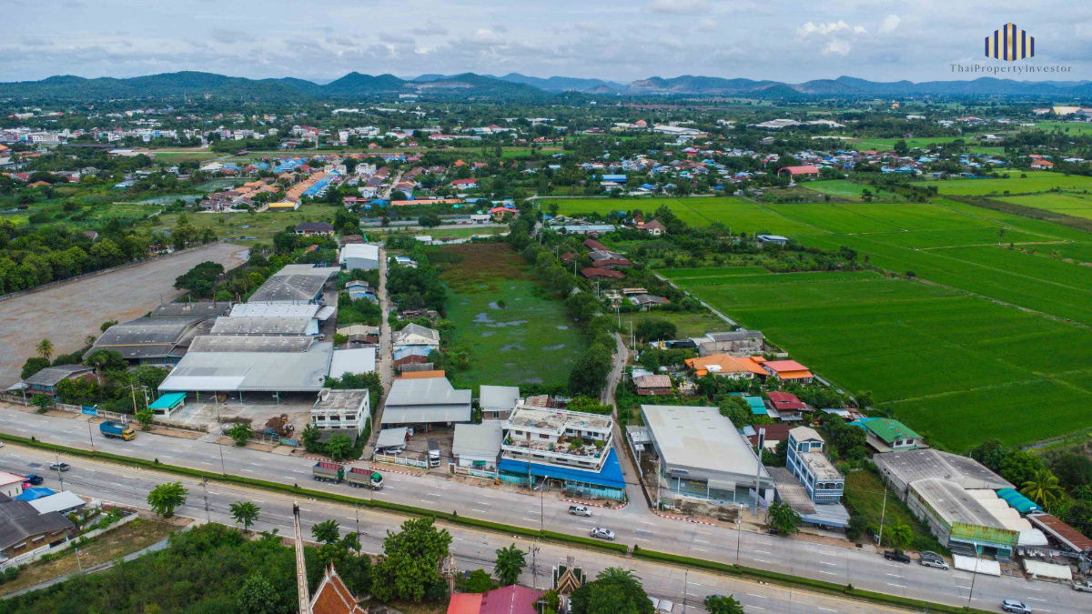 picture Urgent sale! 7-rai large plot of land, Suphan Buri. Only 100 meters down an alley, Selling for only 10,000 baht per square wah. - 18/20