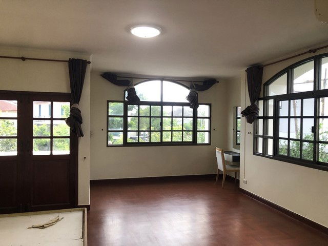 รูป ขายบ้าน หมู่บ้านปรีชา วัดหนามแดง ศรีนครินทร์  - รูปที่ 16/17